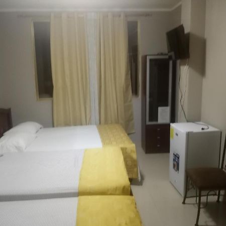 Hotel Premier Inn Manta Exterior photo